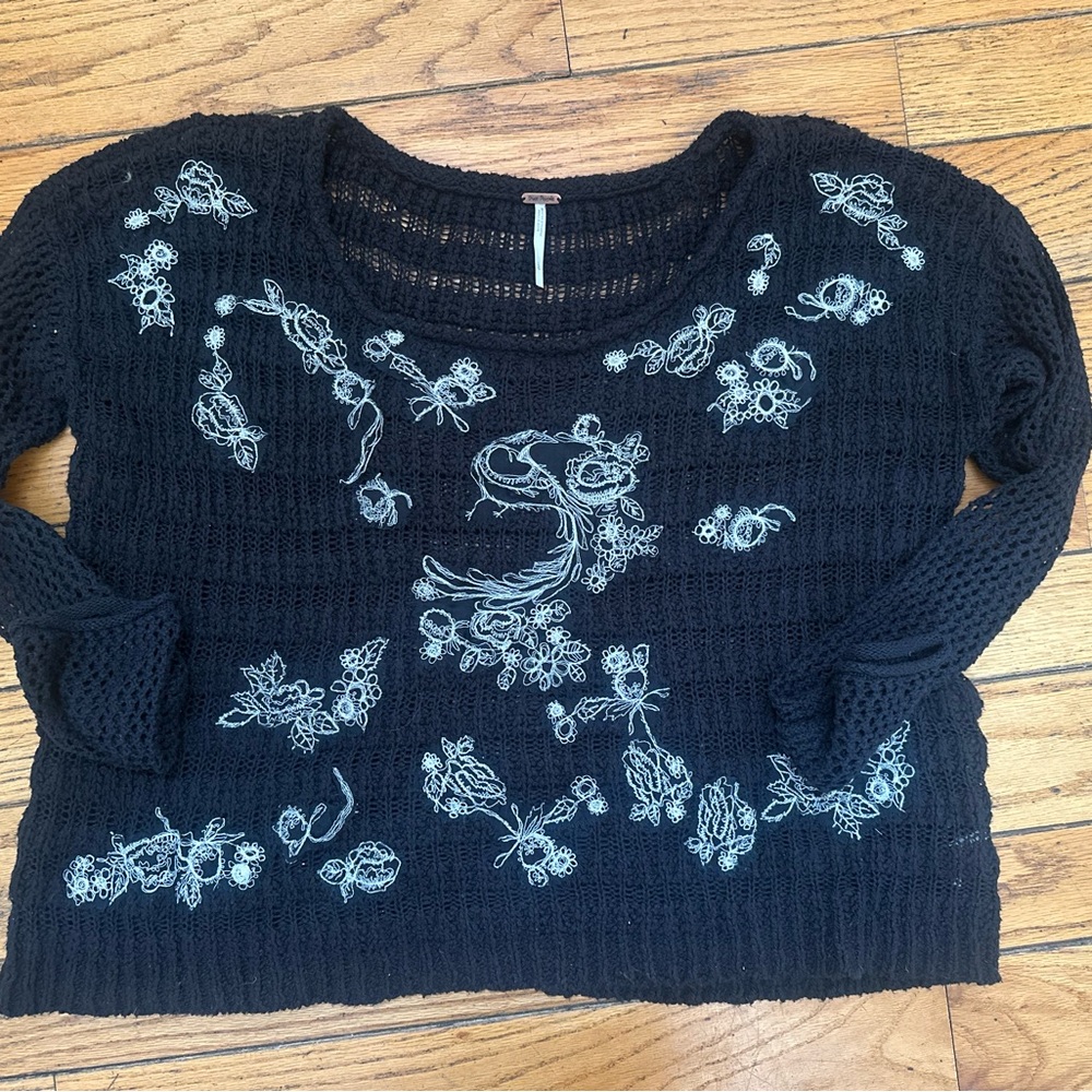 Women’s Black Floral Embroidered Knit Sweater